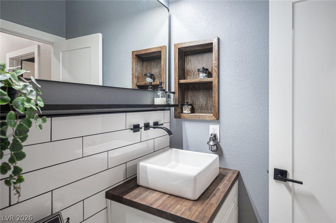 5432 Pride Mountain Street