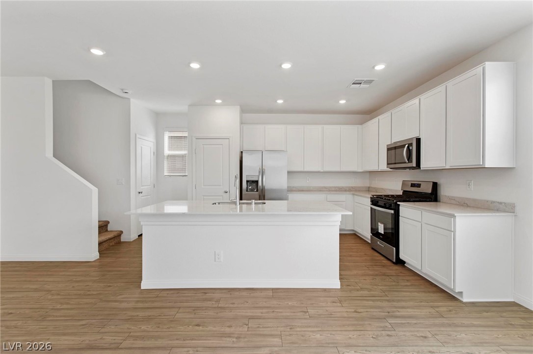 10183 Glowing Amber Street