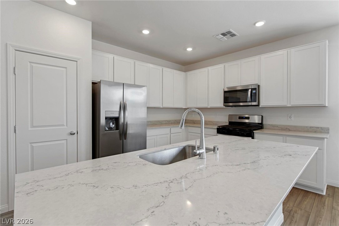 10183 Glowing Amber Street