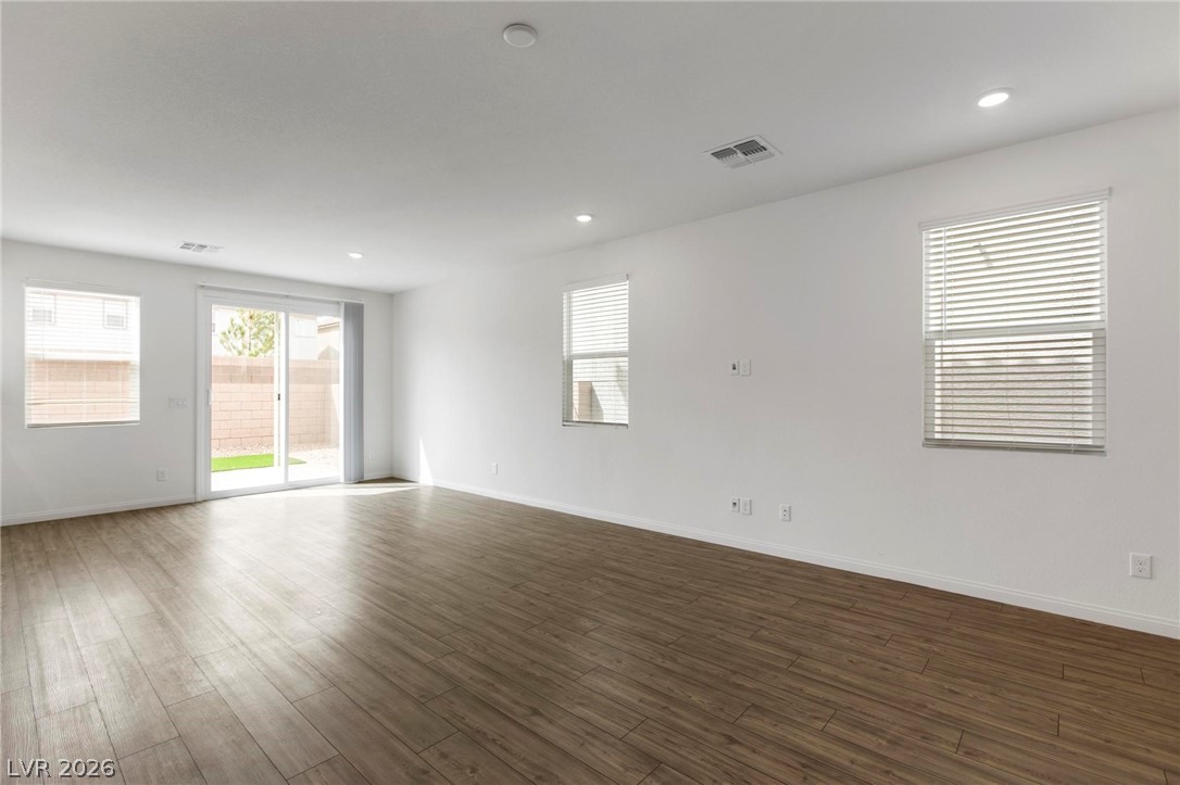 10183 Glowing Amber Street