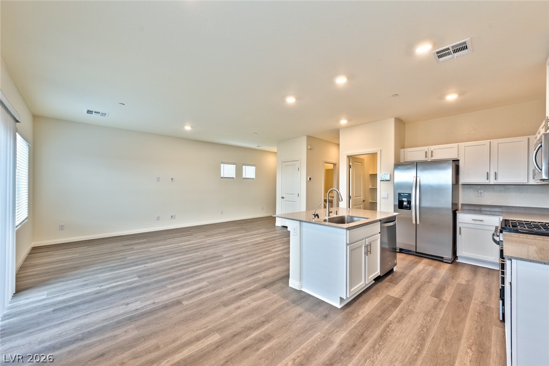 4706 Turquoise Cliffs Avenue