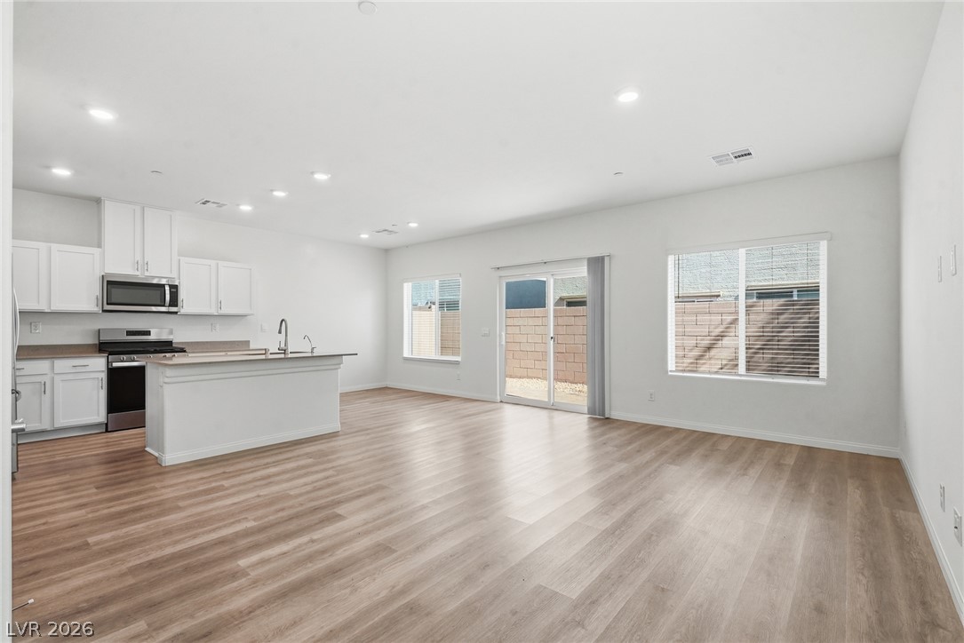 4706 Turquoise Cliffs Avenue