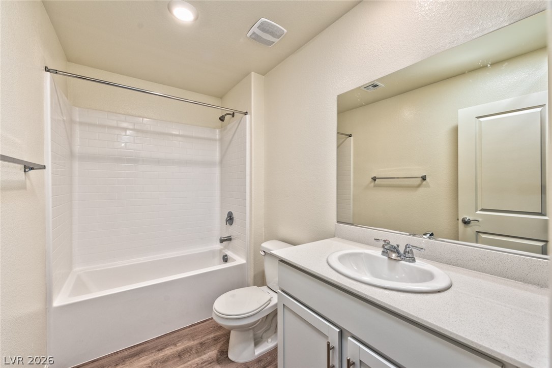 4706 Turquoise Cliffs Avenue