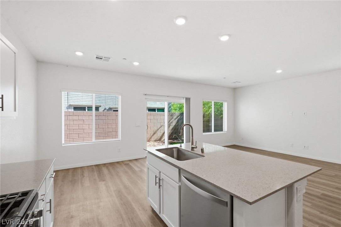 4706 Turquoise Cliffs Avenue