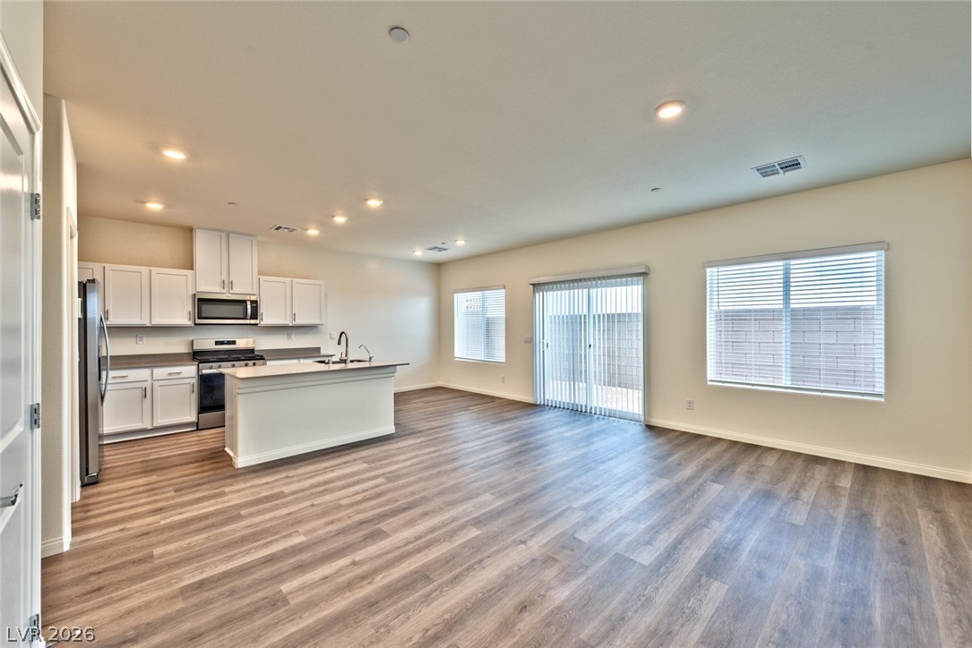 4706 Turquoise Cliffs Avenue