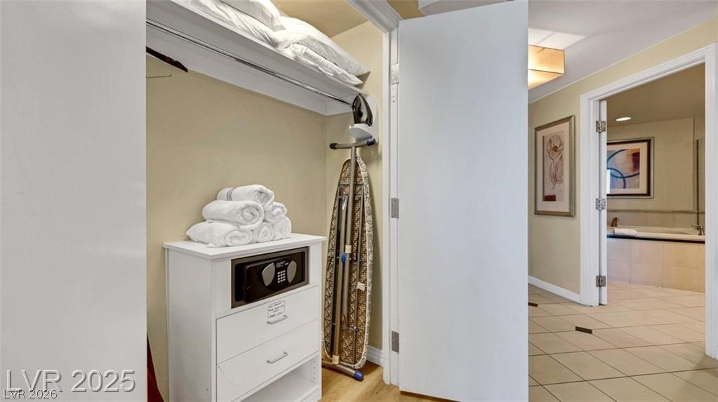 135 East HARMON Avenue 904