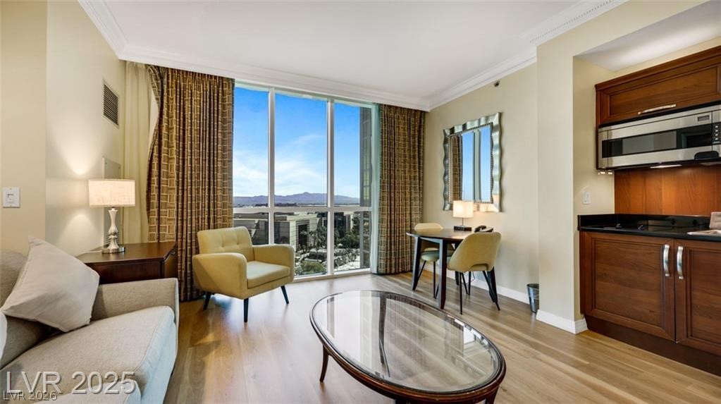 135 East HARMON Avenue 904