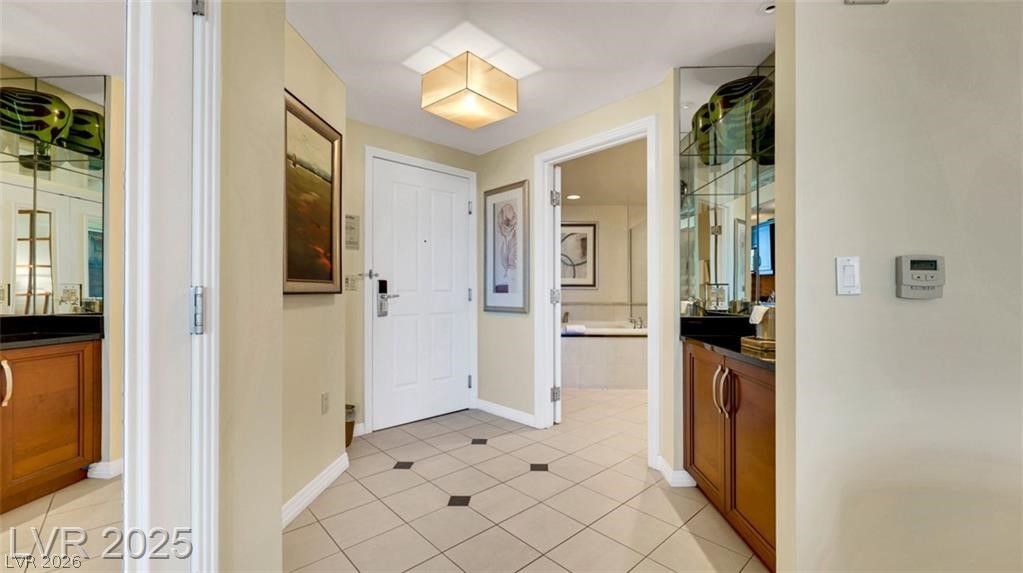 135 East HARMON Avenue 904