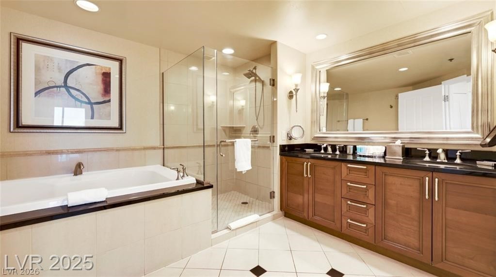 135 East HARMON Avenue 904