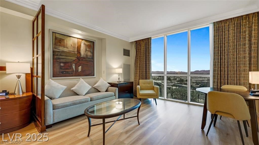 135 East HARMON Avenue 904