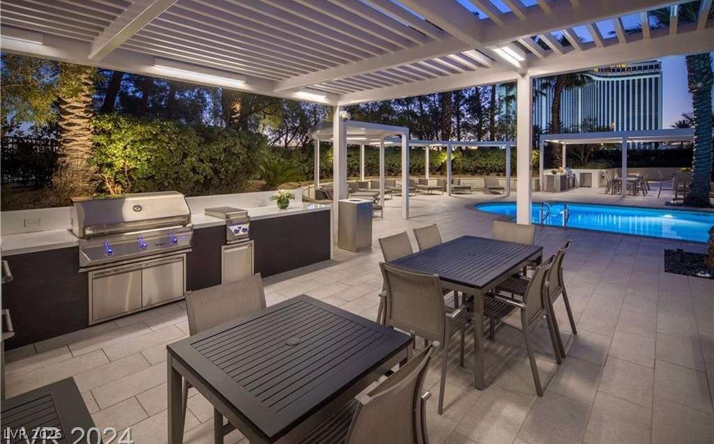 2877 Paradise Road 805