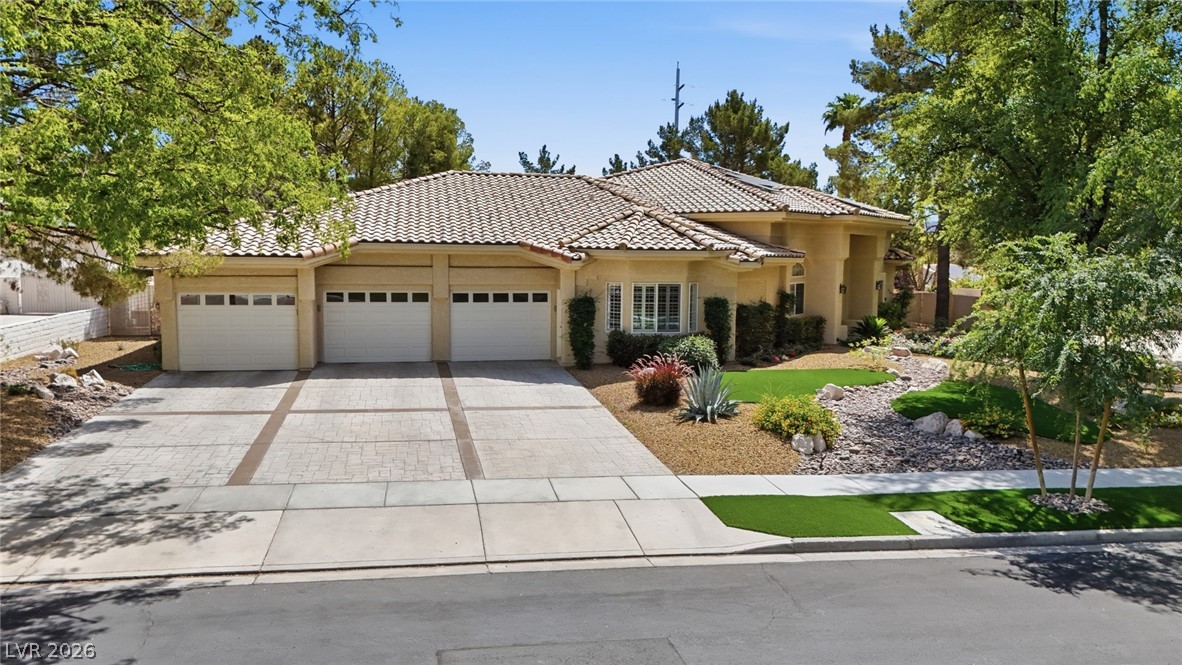 2212 Chatsworth Court