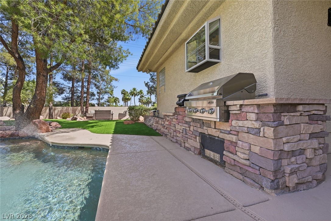 2212 Chatsworth Court