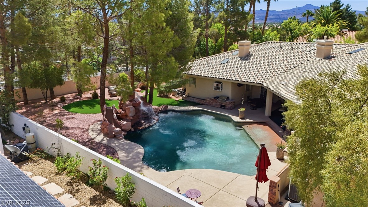 2212 Chatsworth Court