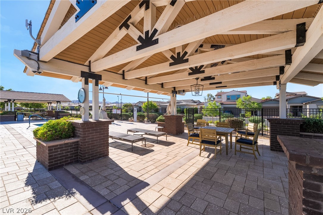 763 Willow Oasis Street