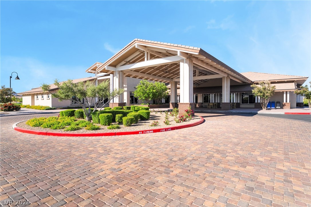 763 Willow Oasis Street