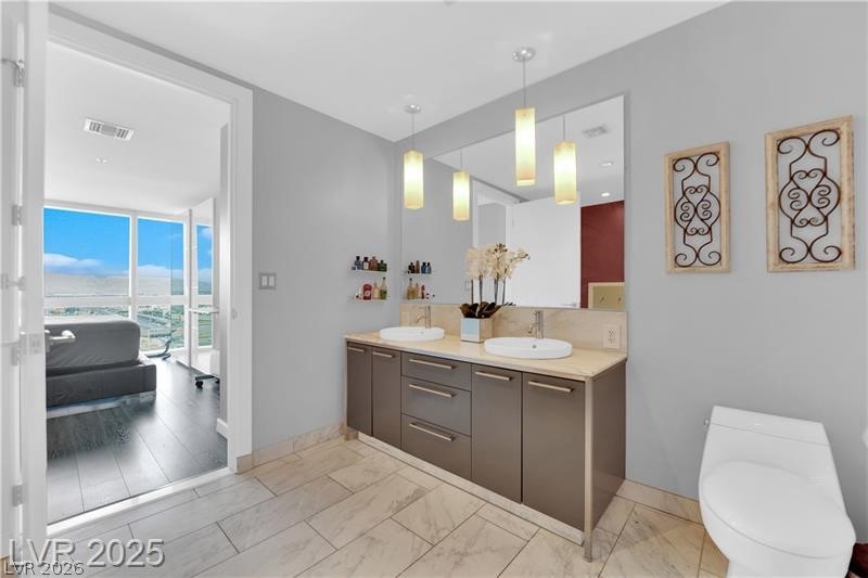 4471 Dean Martin Drive 2204