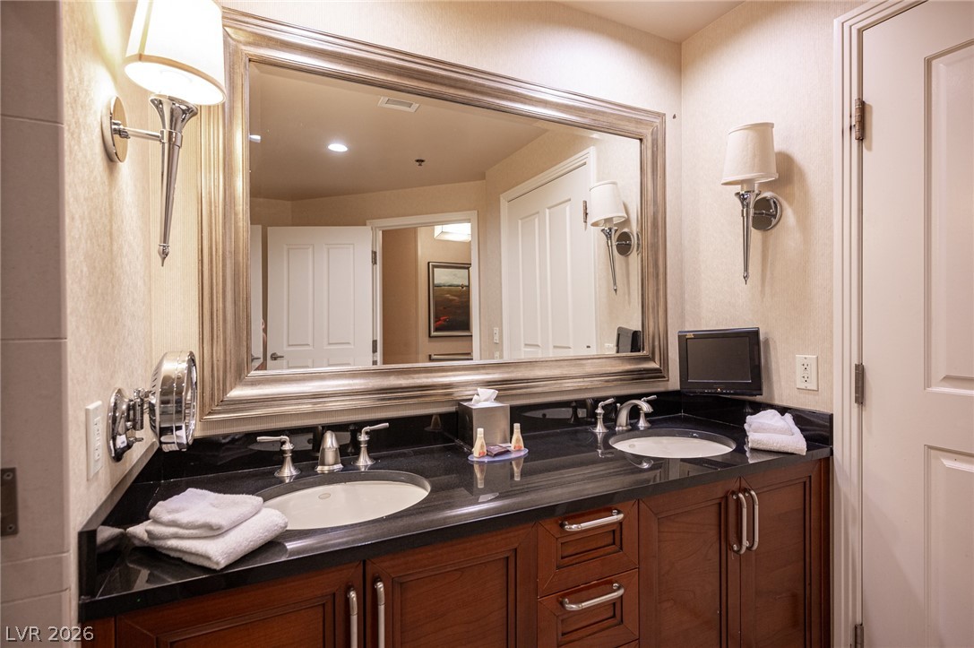 135 East HARMON Avenue 1017