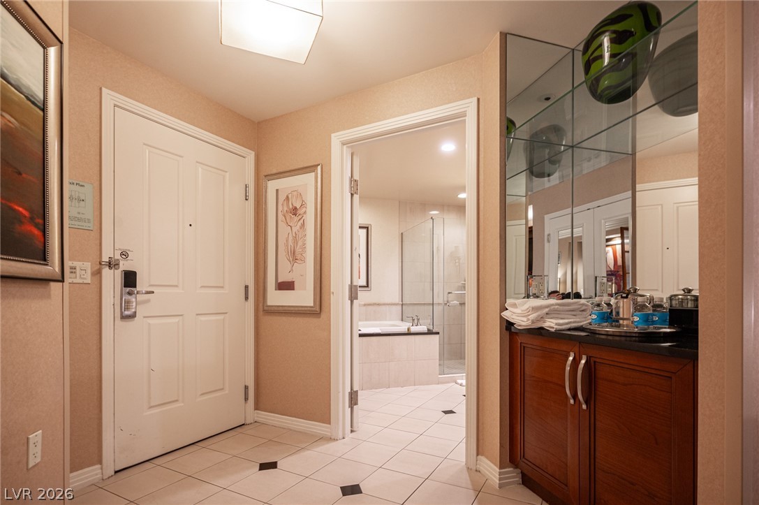 135 East HARMON Avenue 1017