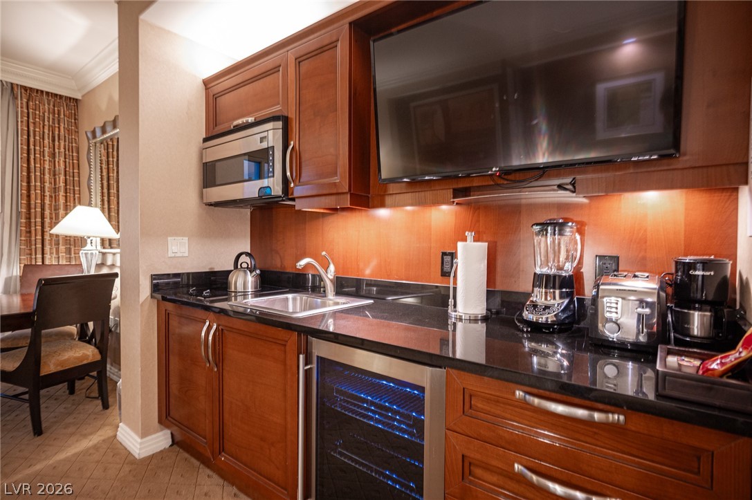 135 East HARMON Avenue 1017