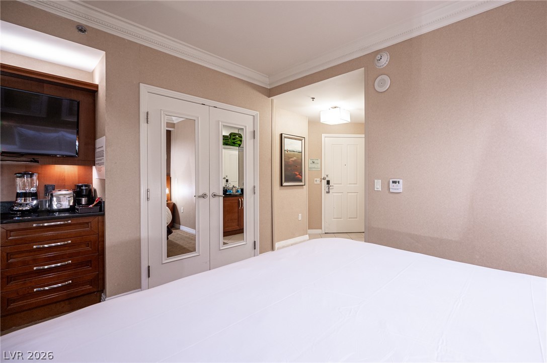 135 East HARMON Avenue 1017