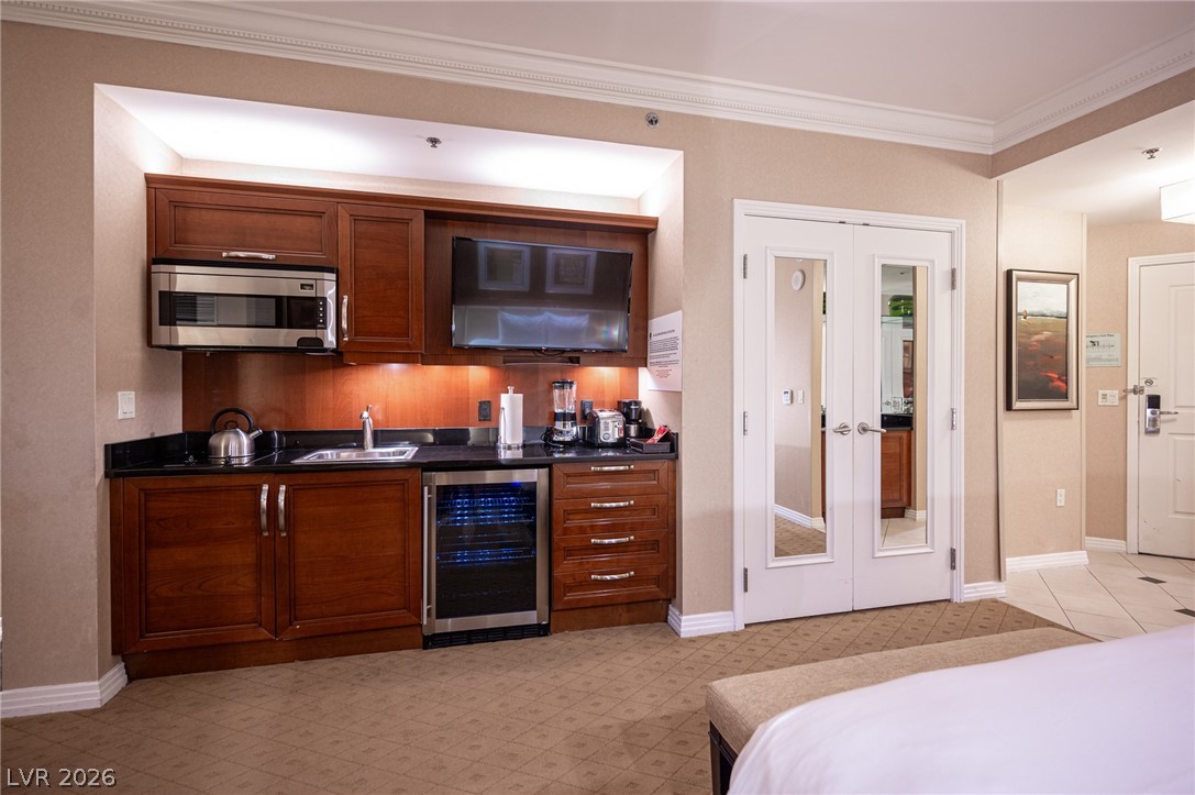 135 East HARMON Avenue 1017