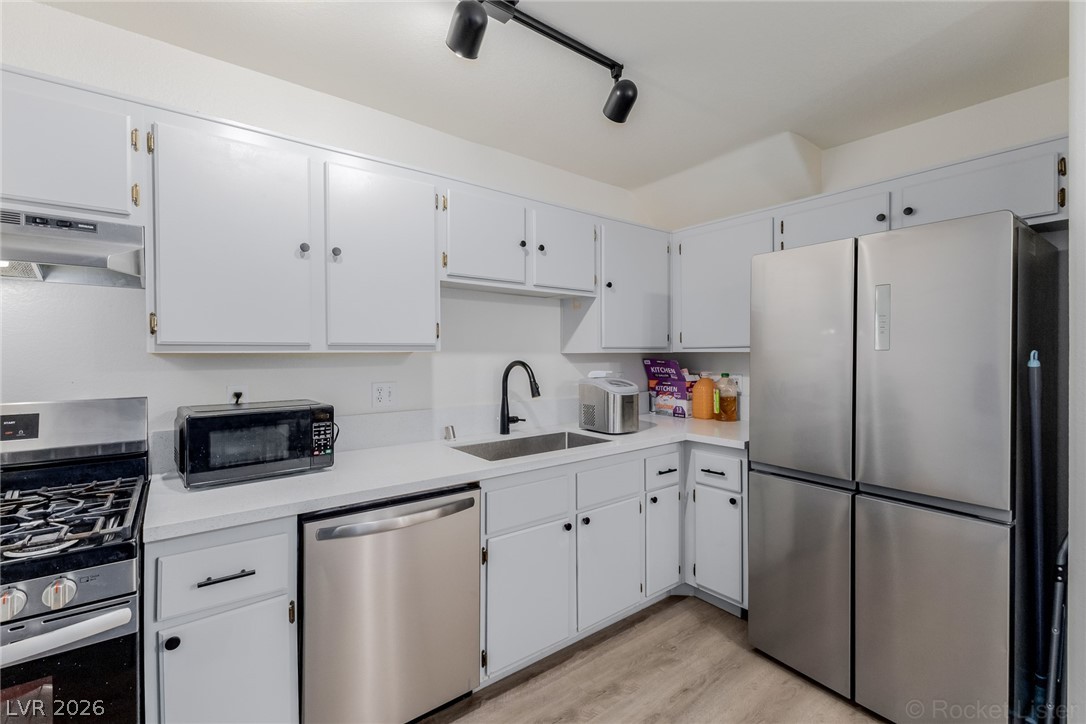2122 Sleepy Court 2122
