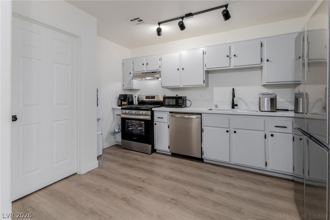 2122 Sleepy Court 2122