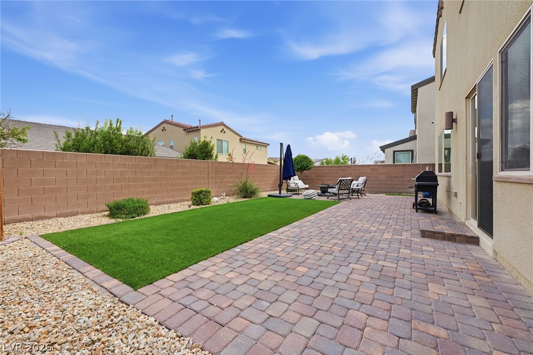 6934 Boulder View Street