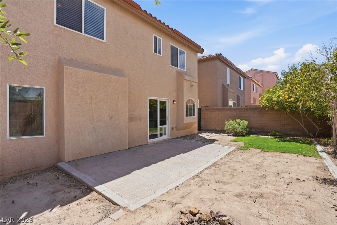 5976 Lazy Creek Avenue