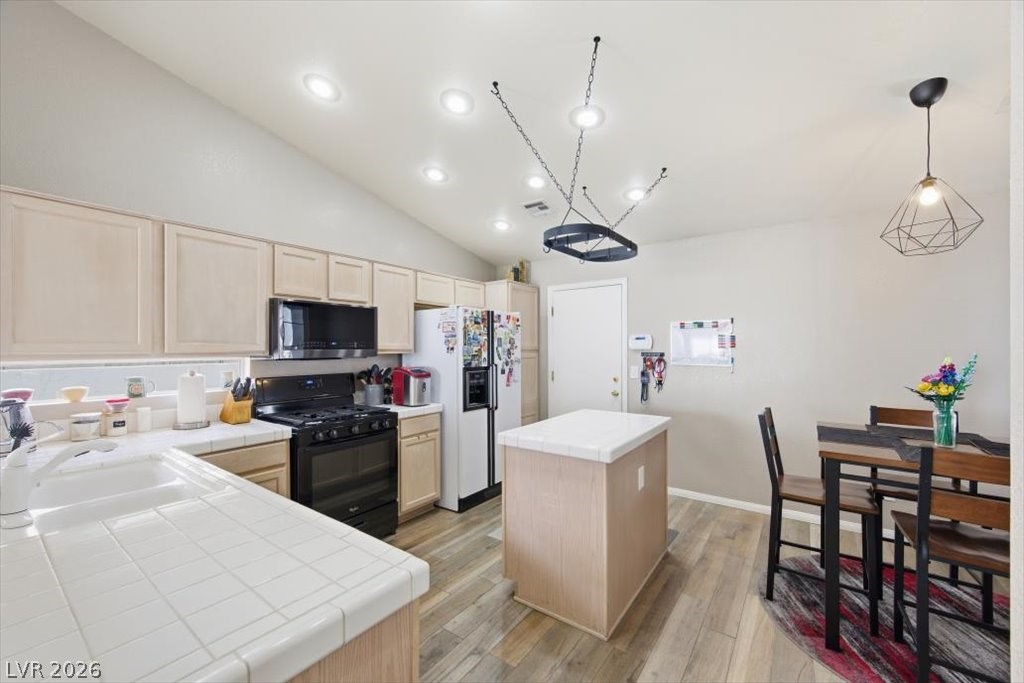1600 Los Alamos Drive