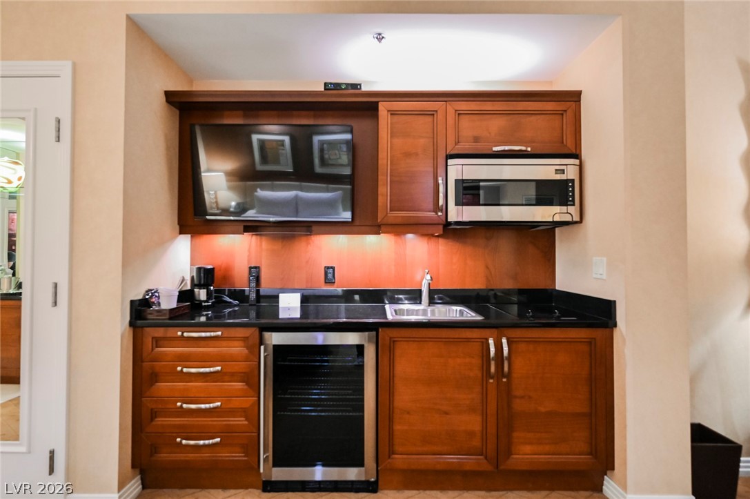 135 East HARMON Avenue 703