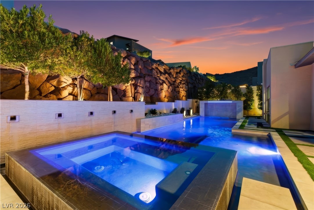 2211 Overlook Canyon Lane