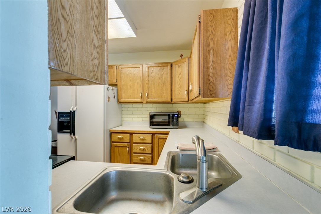2556 Paradise Village Way