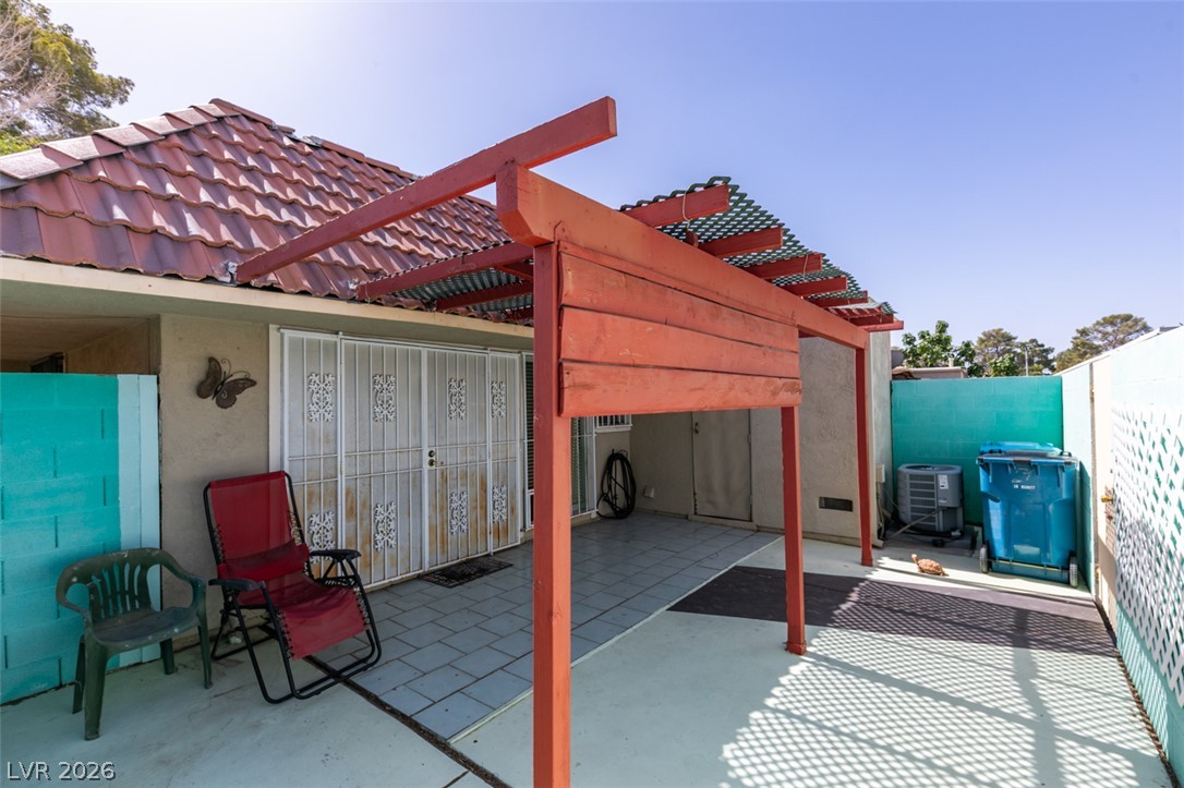 2556 Paradise Village Way