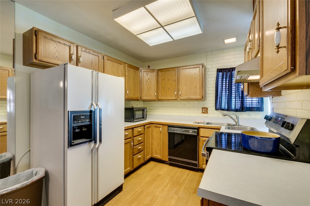 2556 Paradise Village Way