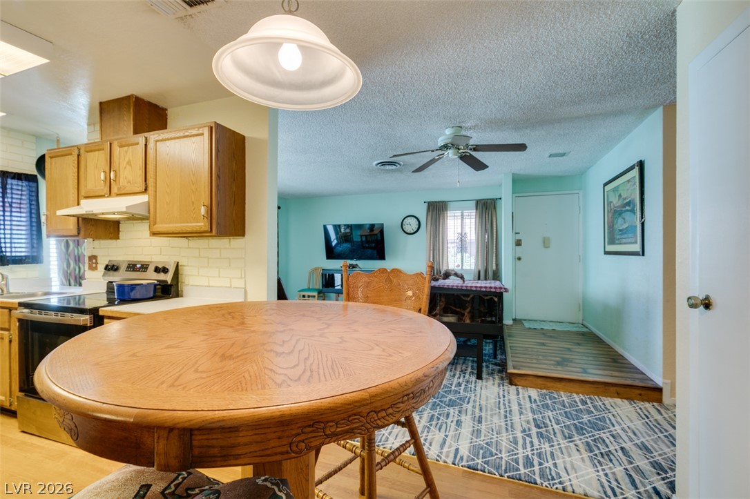 2556 Paradise Village Way