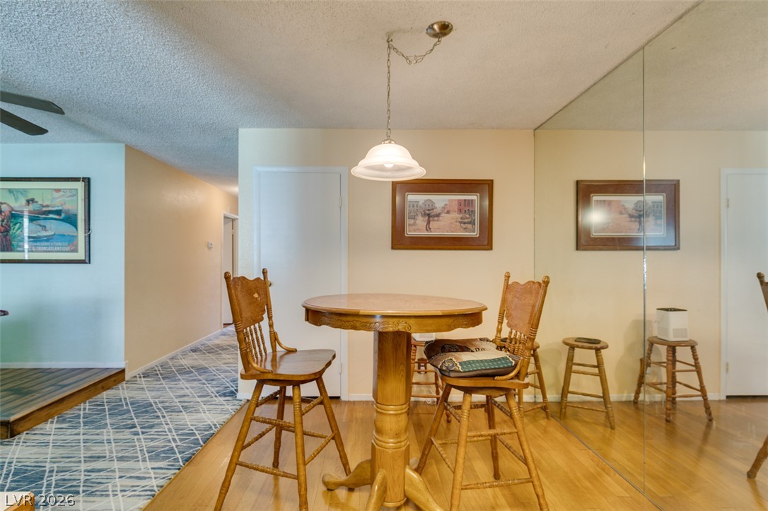 2556 Paradise Village Way