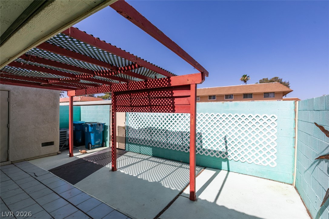 2556 Paradise Village Way