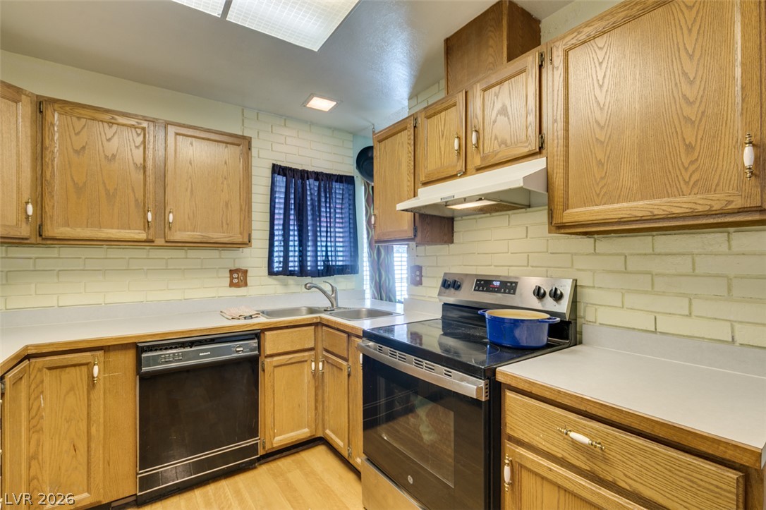 2556 Paradise Village Way