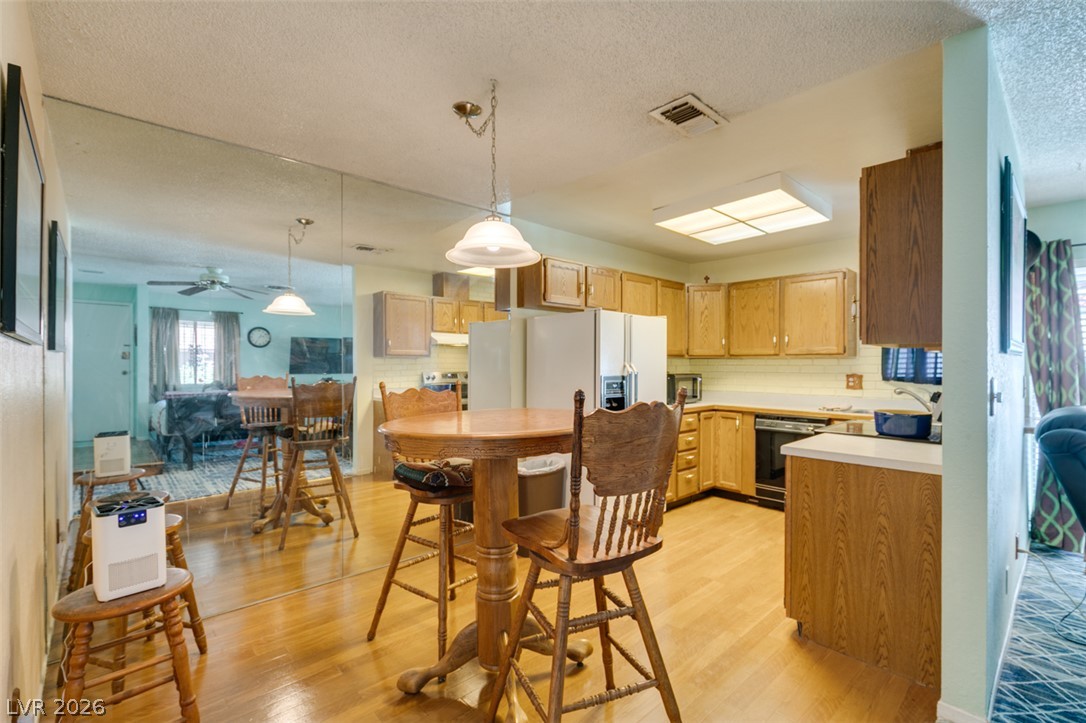 2556 Paradise Village Way
