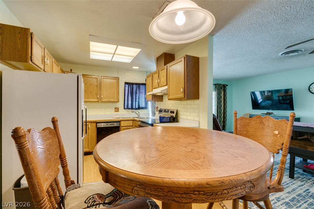 2556 Paradise Village Way