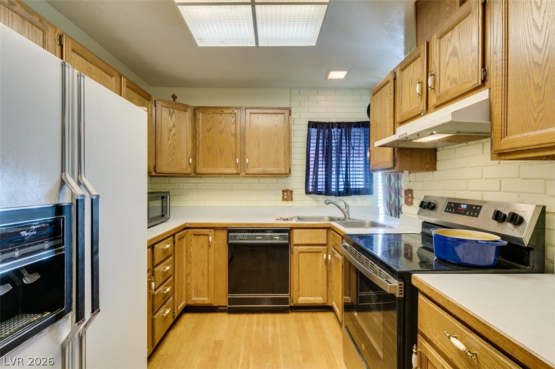 2556 Paradise Village Way