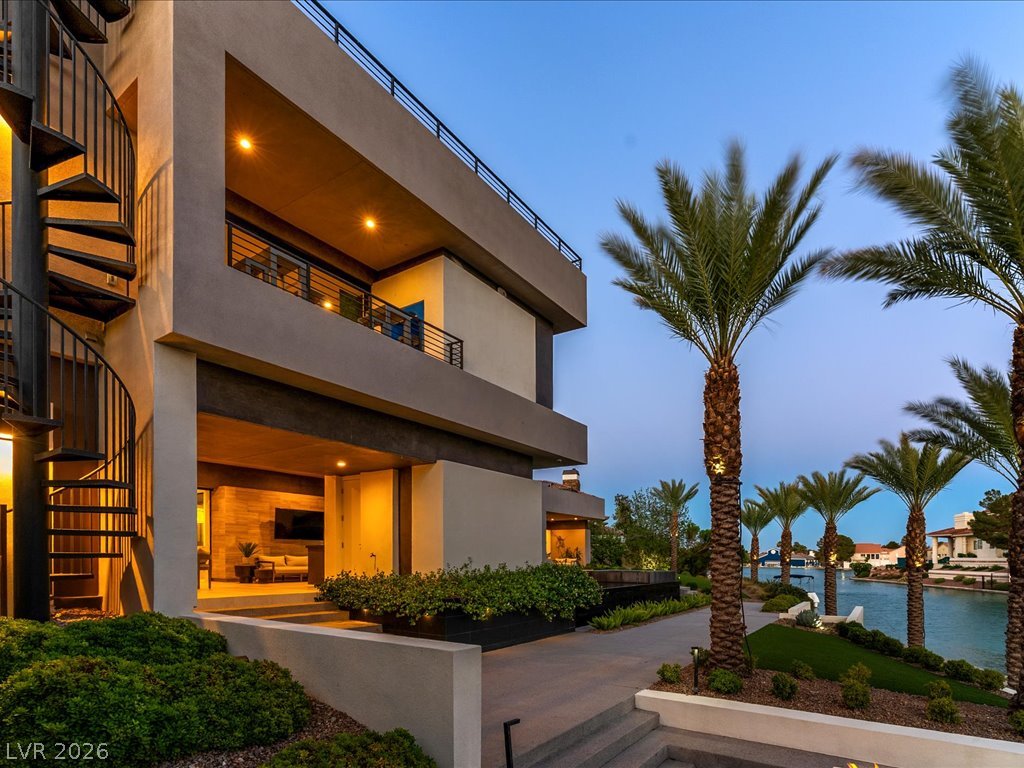 8733 Newport Isle Court