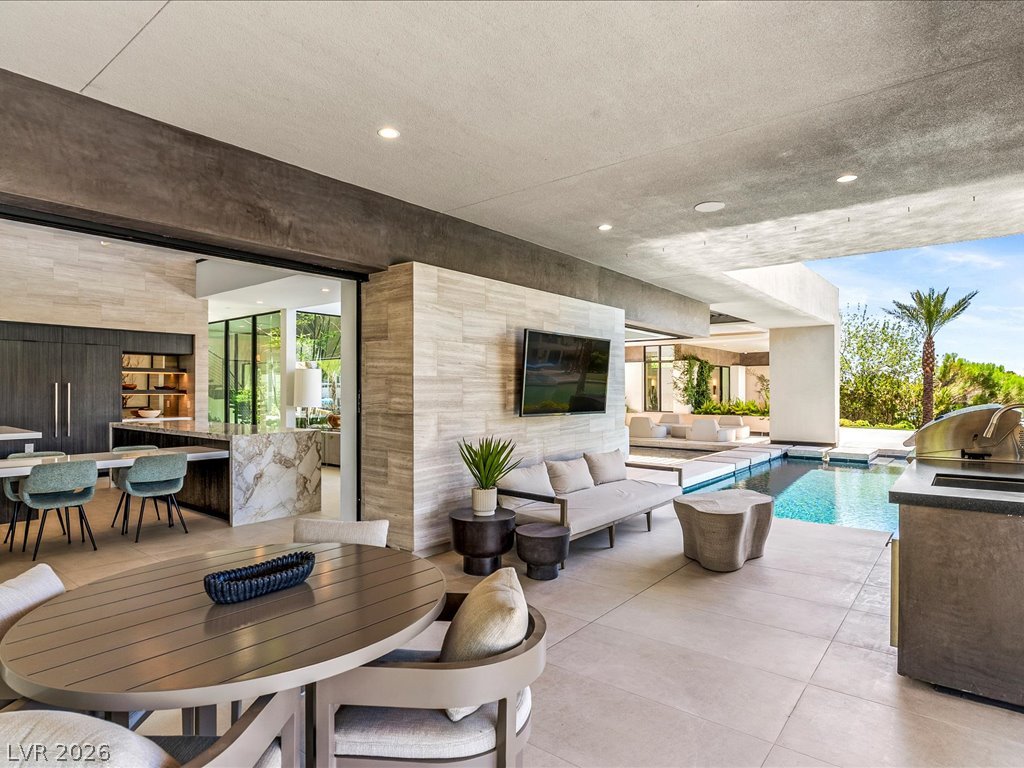 8733 Newport Isle Court