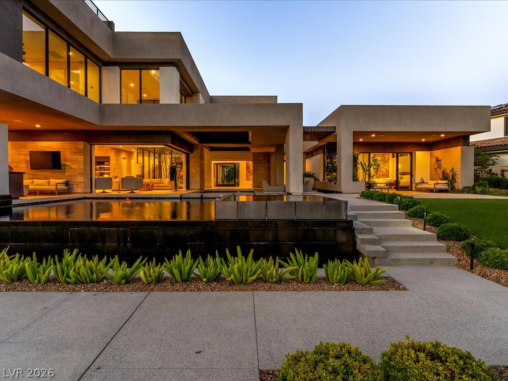8733 Newport Isle Court