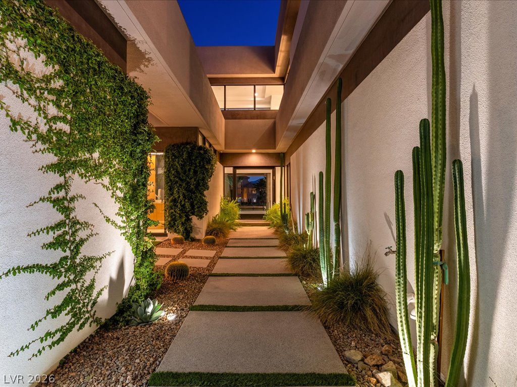 8733 Newport Isle Court