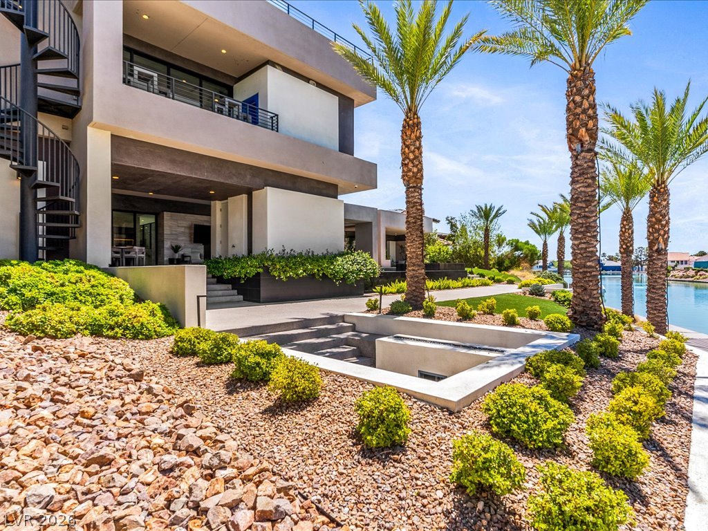 8733 Newport Isle Court