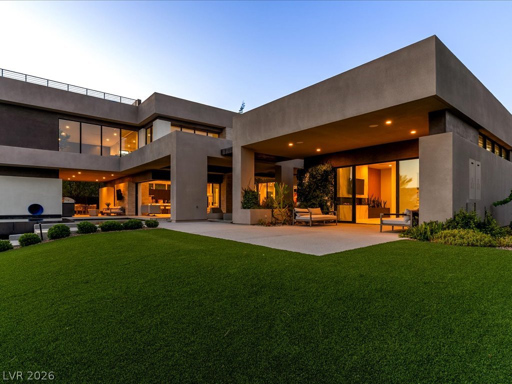 8733 Newport Isle Court