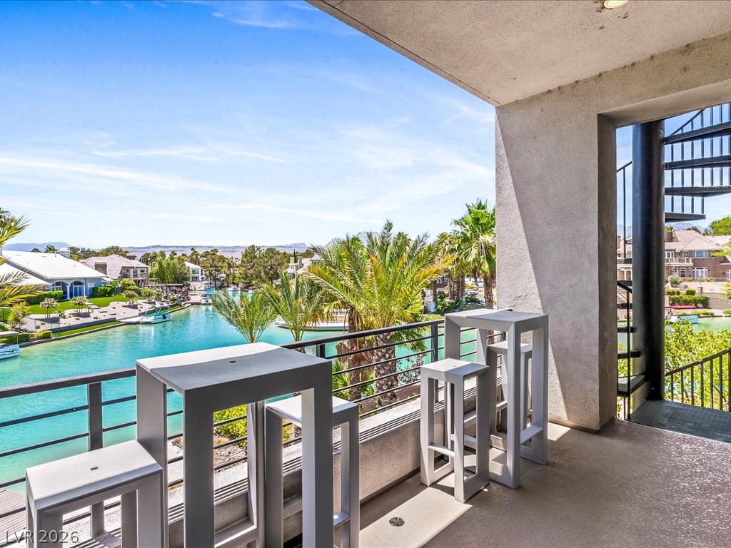 8733 Newport Isle Court